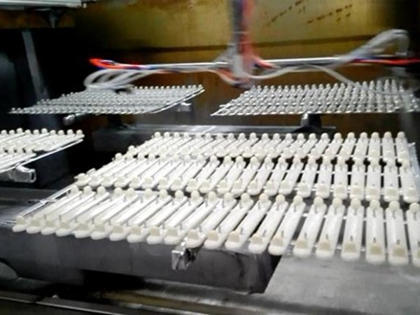 四盤五軸往復式噴涂機的技術參數及生產操作的管理方法
