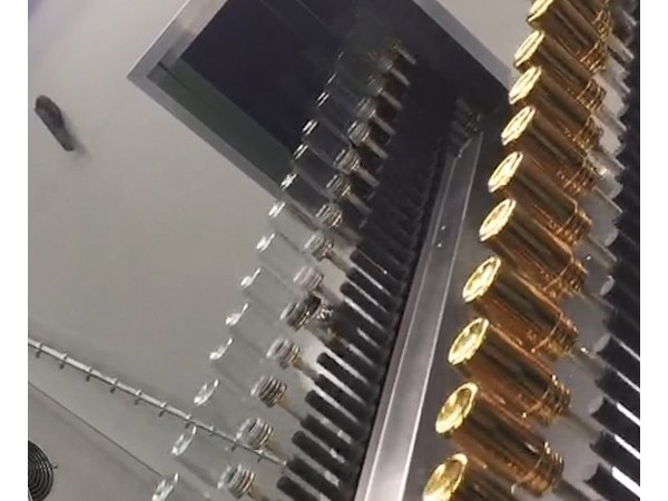 玻璃瓶自動噴漆設備，當您的省漆好管家！