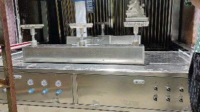 佛像三工位六軸聯(lián)動噴漆設(shè)備