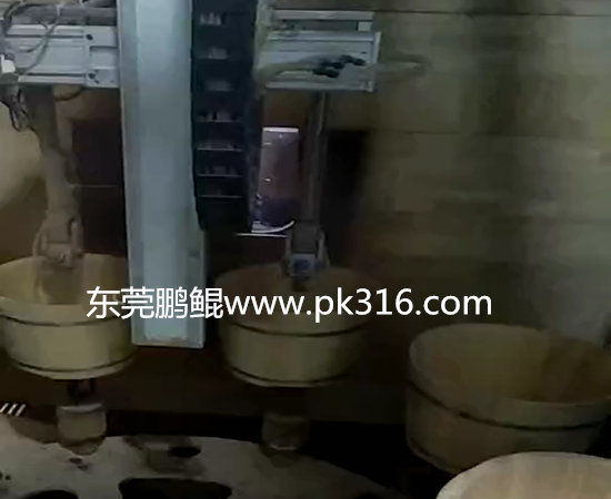 泡腳桶自動噴漆設(shè)備 (2)