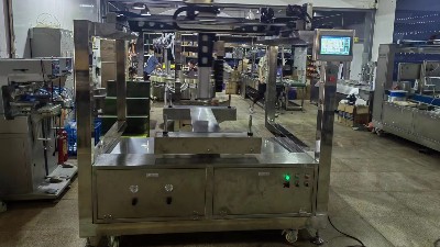 頭盔外內(nèi)壁專用二工位六軸噴漆設備
